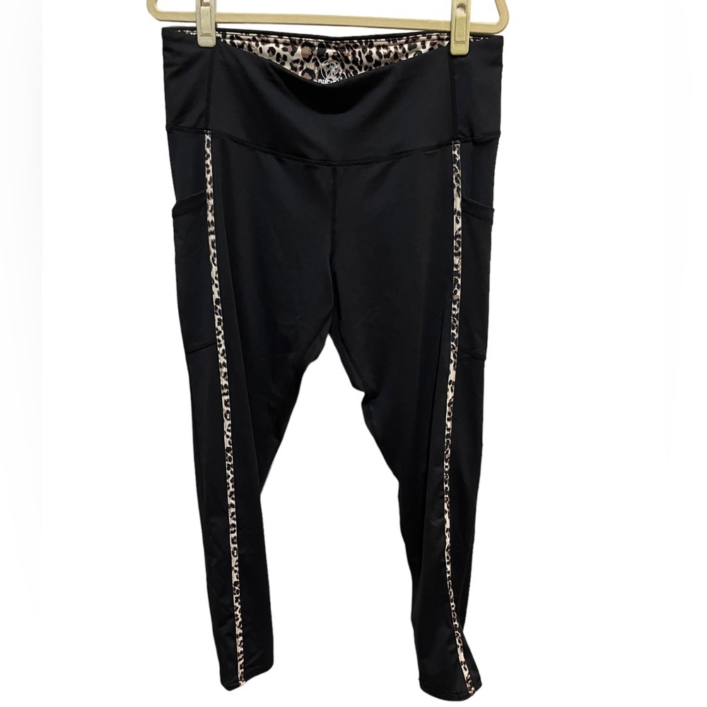 Bucee’s- leopard print stripe / black yoga pants / leggings - size XL - NWOT